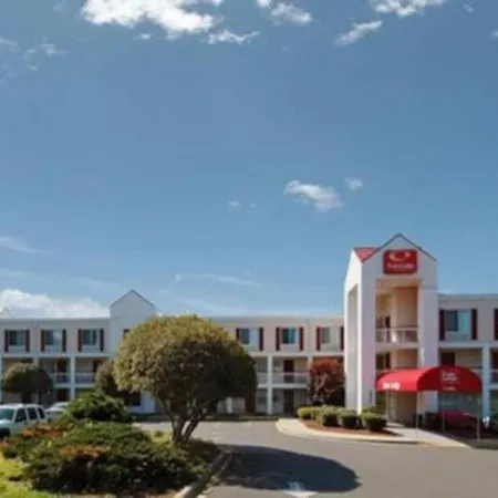 Motel & 4 Less