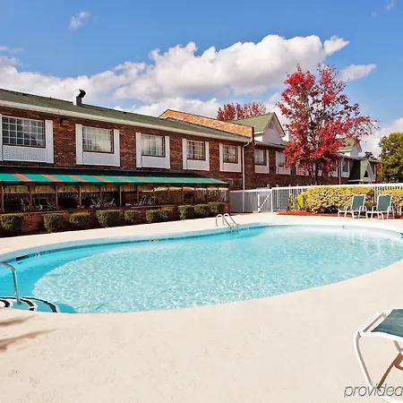 Country & By Radisson, I-85 Airport, Nc 3*