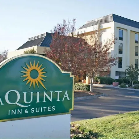 Spark By Hilton Airport North 3*
