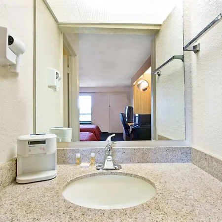 Days By Wyndham Northlake Motel Charlotte