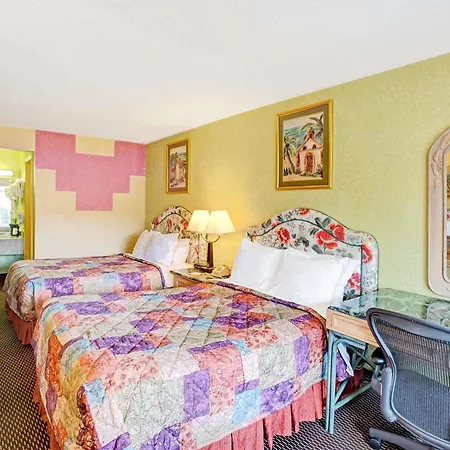 Speedway & Motel Charlotte