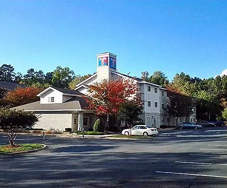 Studio 6 Airport Hotel 2*