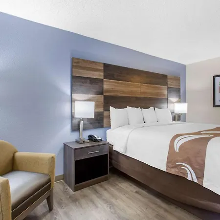 Quality Airport-near Uptown 2*