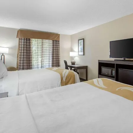 Hotel Quality Airport-near Uptown 2*