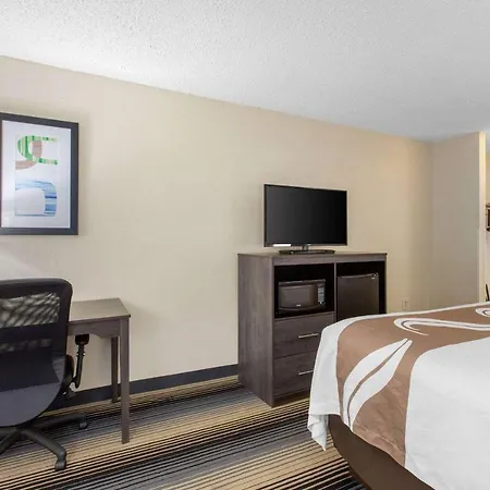 Hotel Quality Airport-near Uptown 2*