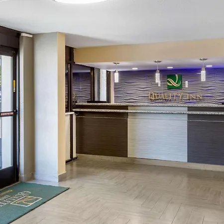 Quality Airport-near Uptown 2*