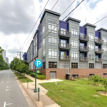 Trifecta Ace Location Pool & Gym Superhost * Charlotte