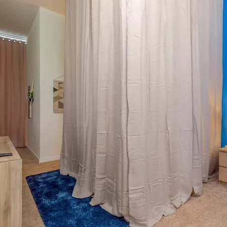 Trifecta 10 Min Walk To 7th St Market Superhost Apartment
