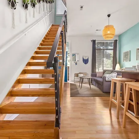 Trifecta Ace Location Pool & Gym Superhost Apartment *