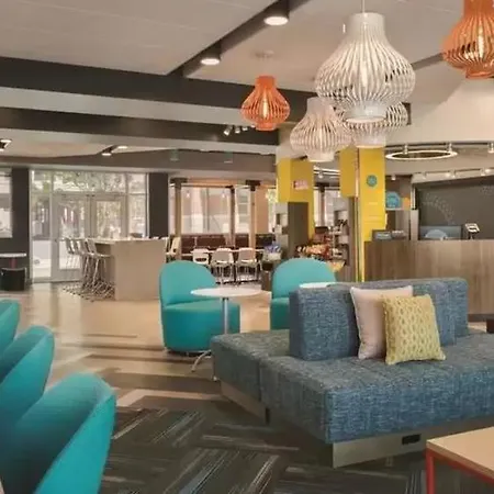 Tru By Hilton Ayrsley Hotel