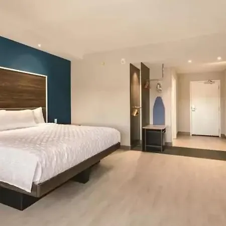Tru By Hilton Ayrsley Hotel
