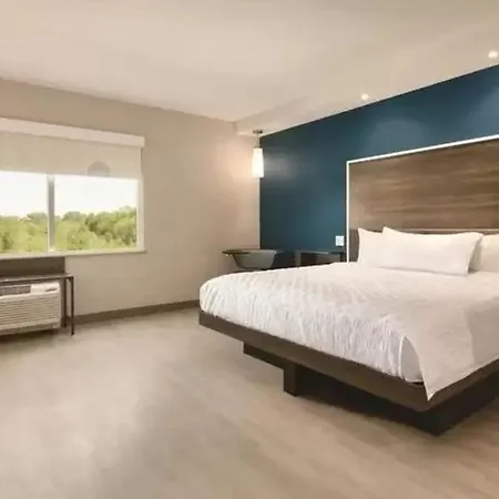 Tru By Hilton Ayrsley 3*