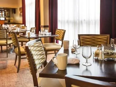 Doubletree By Hilton Airport