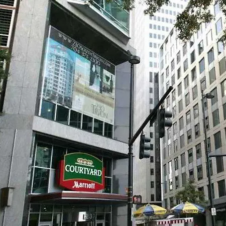 Courtyard Center Hotel 3*