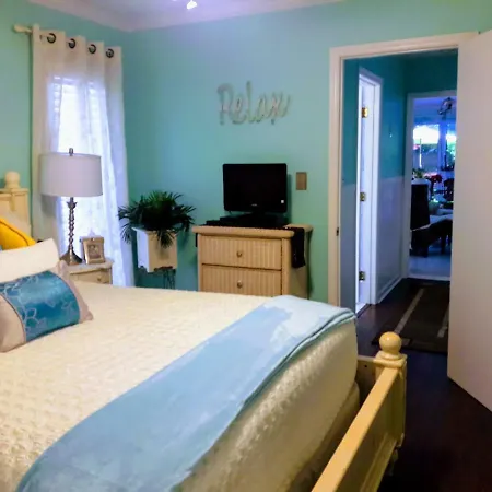 Ms. Elsie's Caribbean Bed & Breakfast *