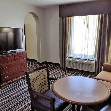 Hotel Wyndham Garden Airport Southeast 3*