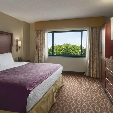 Embassy Hotel 3*