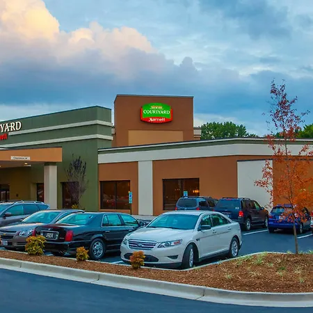Courtyard By Marriott Airport Loso Hotel 3*