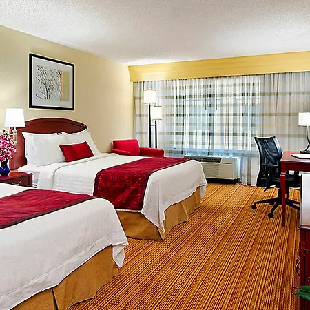Courtyard Center 3*