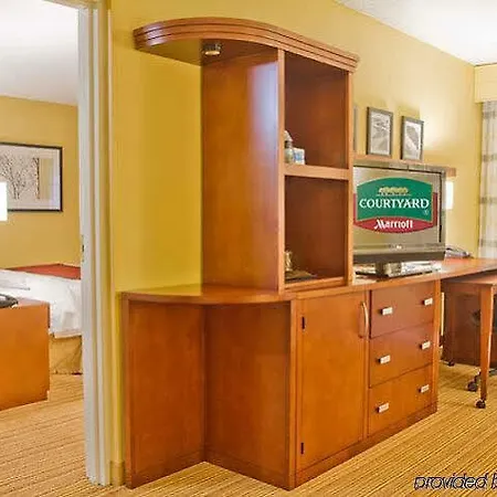 Courtyard Airport North 3* Charlotte