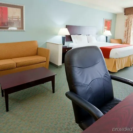 Express Arrowood By Ihg Hotel
