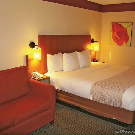 Spark By Hilton Airport North 3*