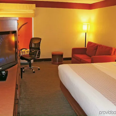 Spark By Hilton Airport North Hotel 3*