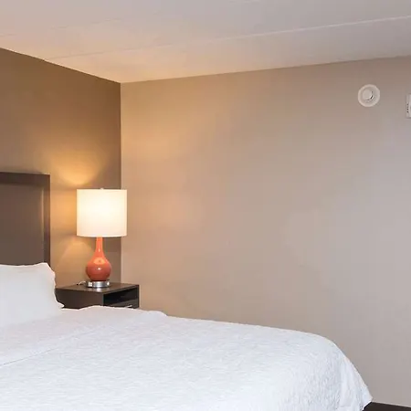 Hampton Place 3*