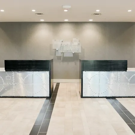 Hotel Express & - Airport By Ihg