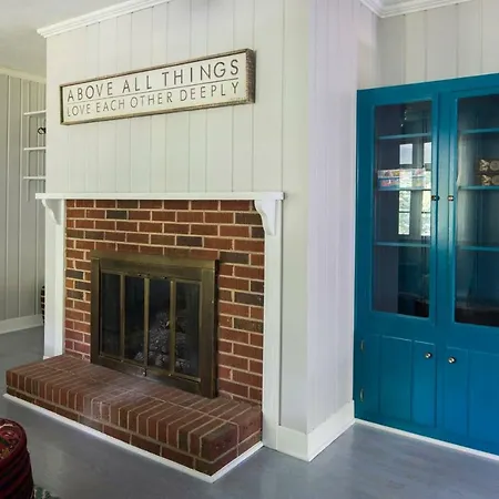 Holiday home Boho By The Water! 1750sqft - Fishing & Sleeps 10! *