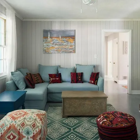 Holiday home Boho By The Water! 1750sqft - Fishing & Sleeps 10! Charlotte