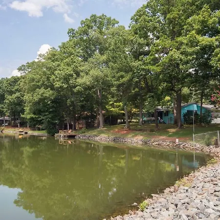 Boho By The Water! 1750sqft - Fishing & Sleeps 10! Holiday home