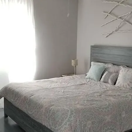 Holiday home Boho By The Water! 1750sqft - Fishing & Sleeps 10!