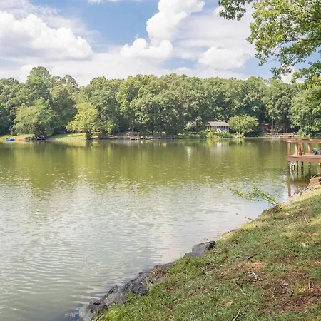 Holiday home Boho By The Water! 1750sqft - Fishing & Sleeps 10! Charlotte