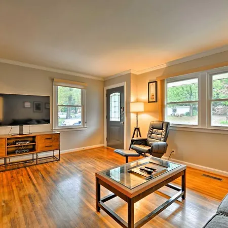 Area W/ Patio - 6 Miles To Downtown Holiday home *