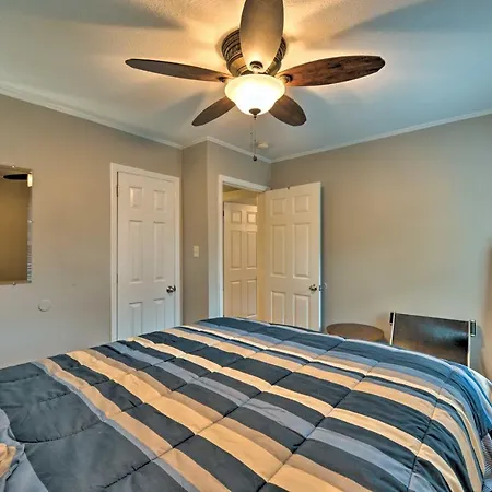 Holiday home Area W/ Patio - 6 Miles To Downtown *