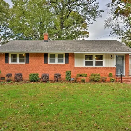 Area W/ Patio - 6 Miles To Downtown Holiday home