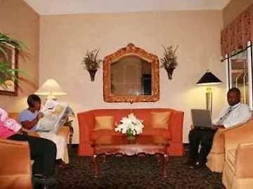Hampton Uptown 3*