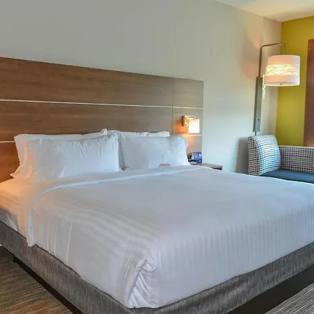 Hotel Express & - Ne - Area By Ihg Charlotte