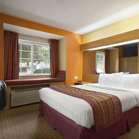 Hotel Microtel By Wyndham Airport 3*