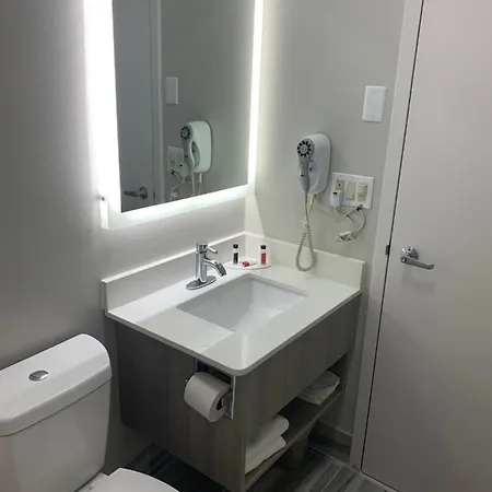 Microtel By Wyndham Airport Hotel 3*