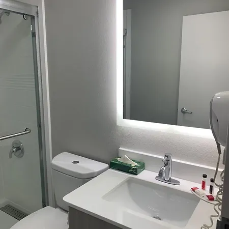 Hotel Microtel By Wyndham Airport