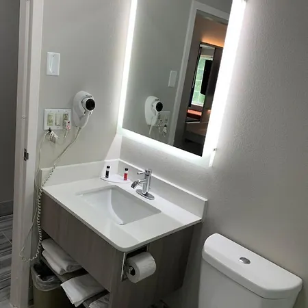 Microtel By Wyndham Airport 3*