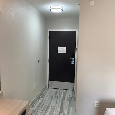 Microtel By Wyndham Airport 3*