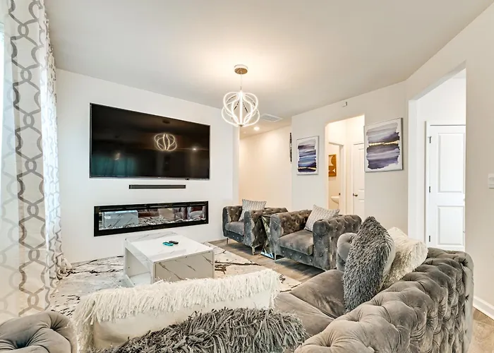 7 Mi To Uptown - Pet-Friendly 2-Story Townhome!