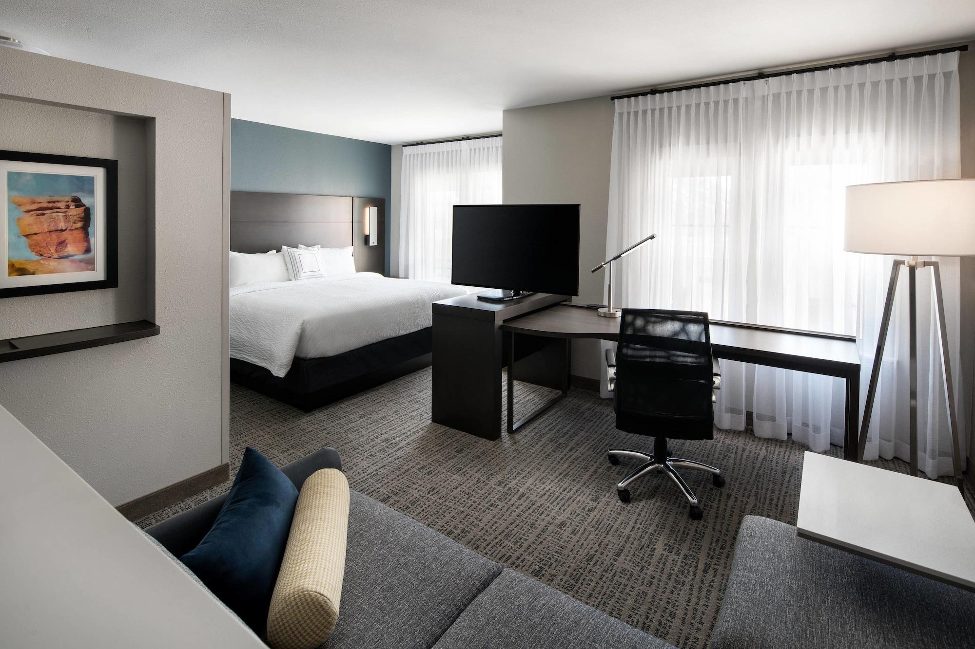 Hotel By Marriott Charlotte Steele Creek Pine Harbor