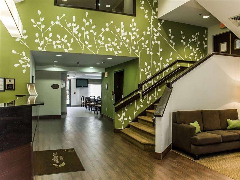 Hotel Sleep Airport - Billy Graham Parkway 2*