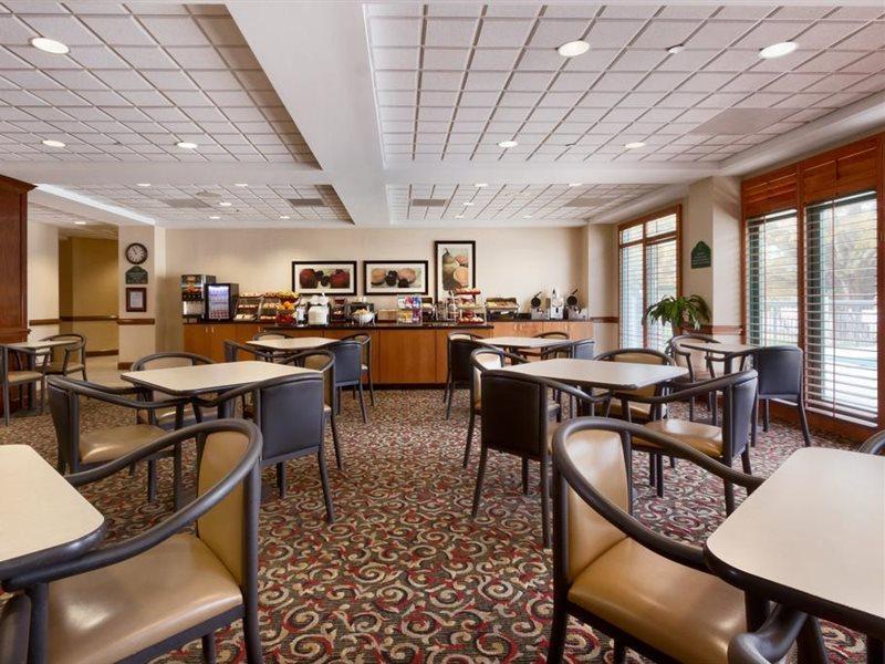 Spark By Hilton Tyvola I-77 3* Charlotte