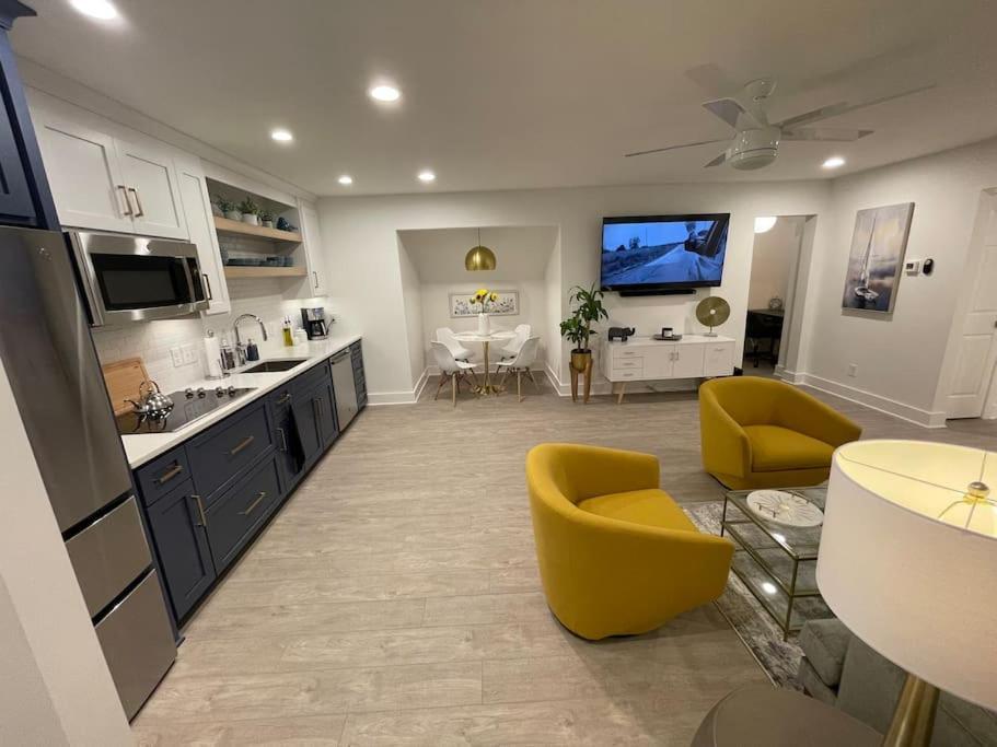 Luxury In Eastover... Close To Everything! Hotel