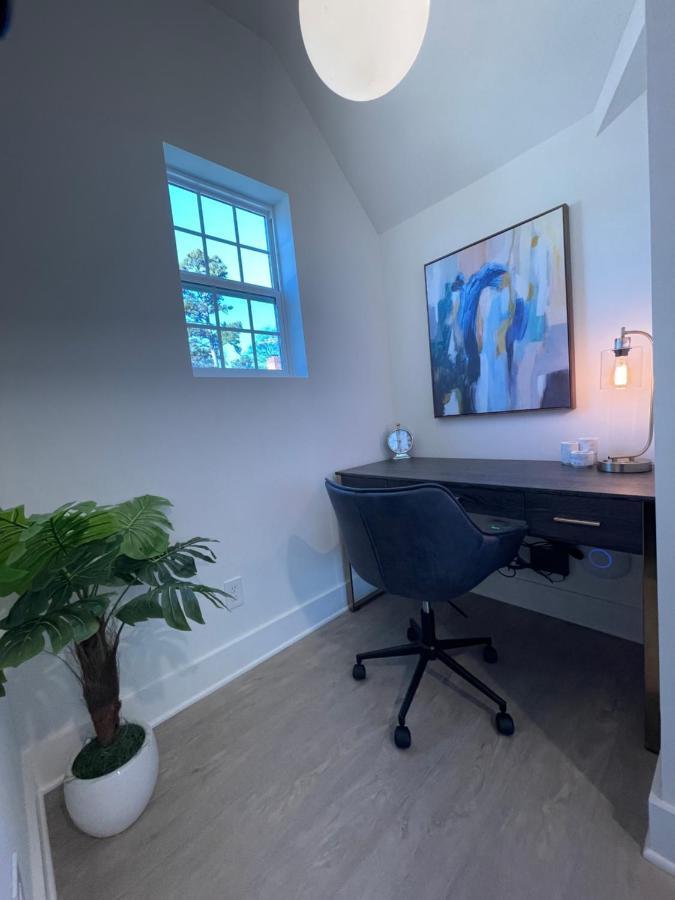 Luxury In Eastover... Close To Everything! Hotel